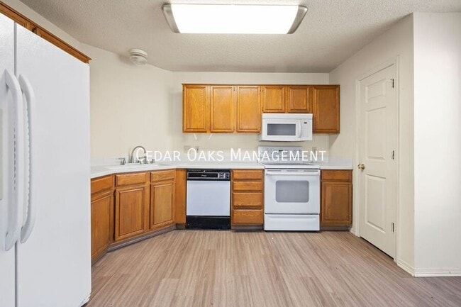 Building Photo - 5908 Sara St