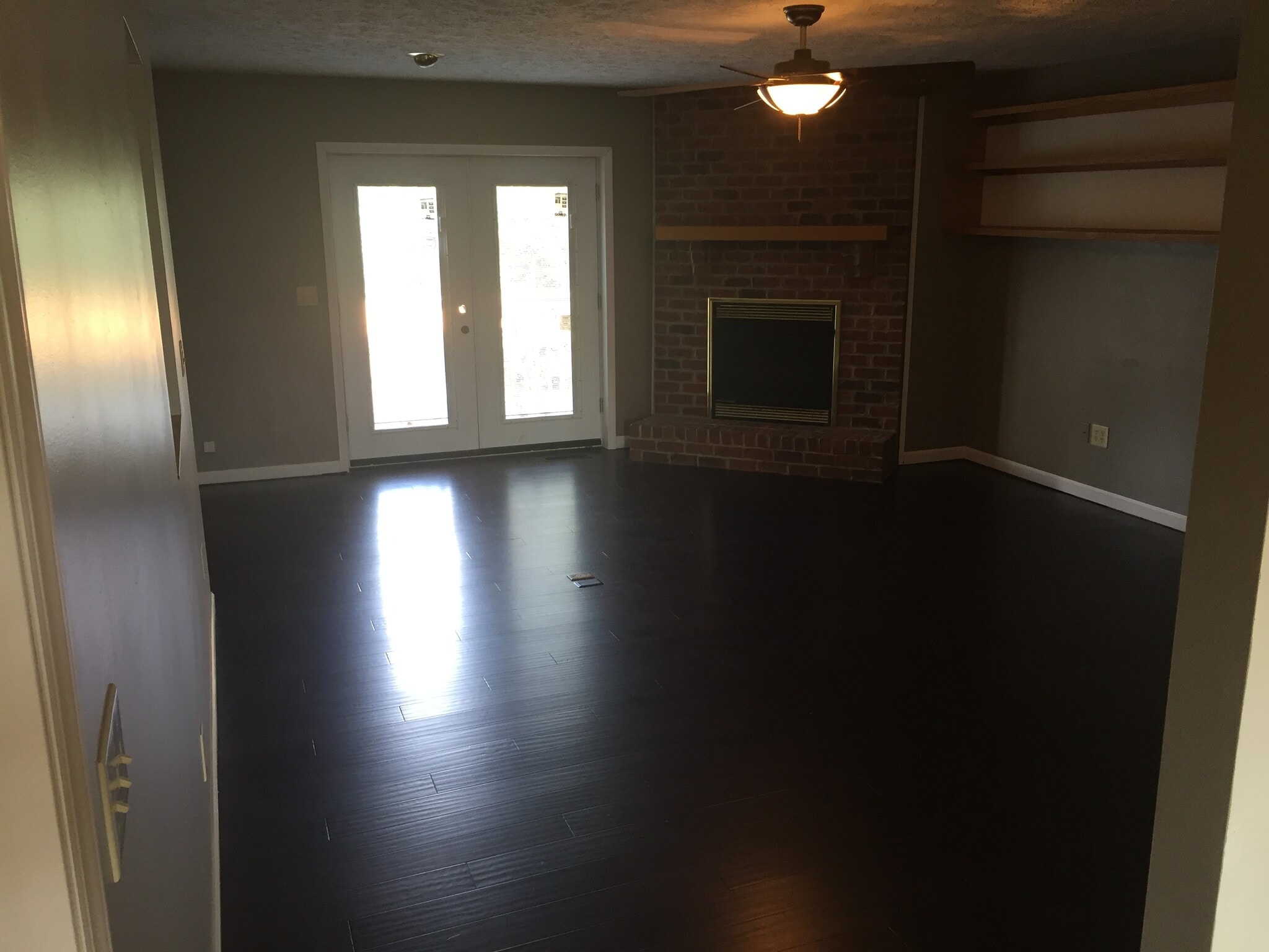 Gas logs - 251 Rembrandt Dr