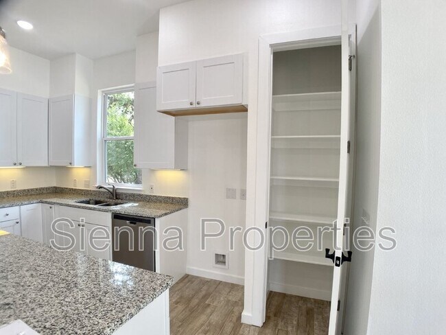 Building Photo - 255 Lourdes Ct