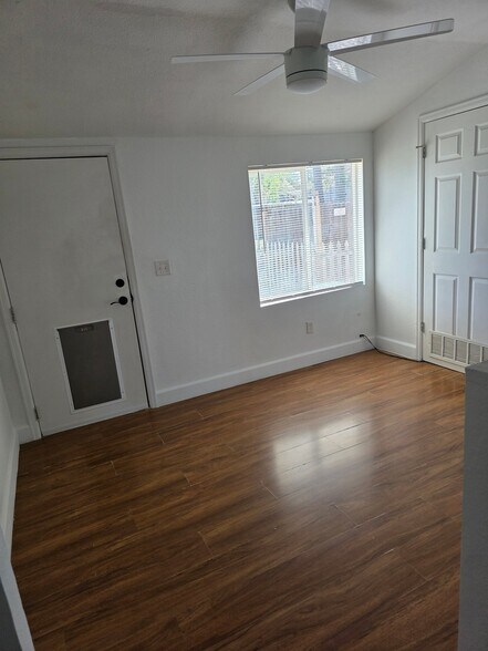 Building Photo - 464 2nd Ave
