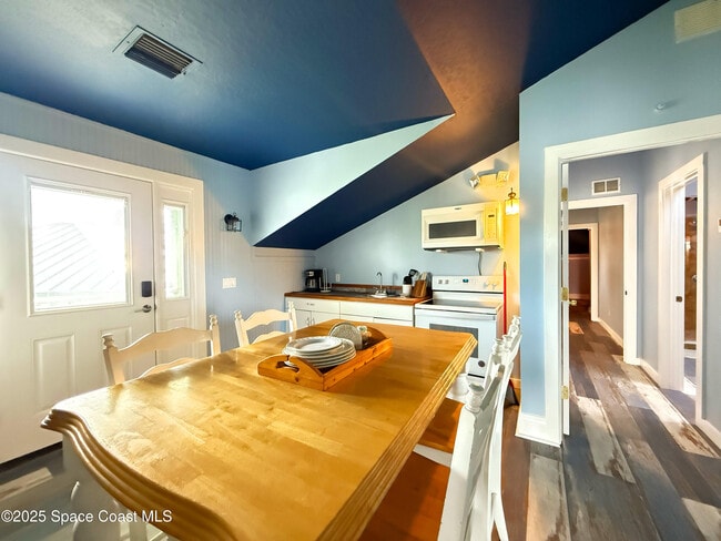 Building Photo - 973 N Harbor City Blvd