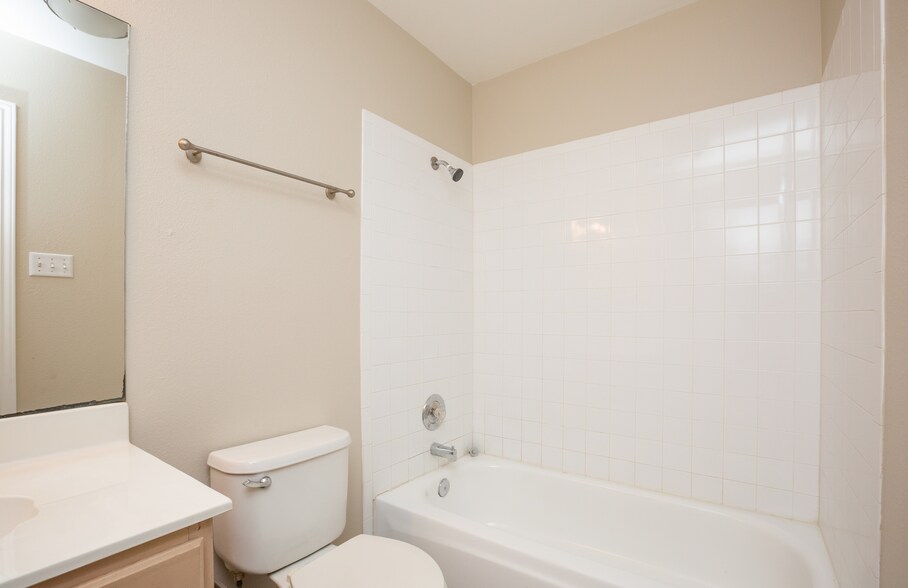 Building Photo - 6034 Gaelic