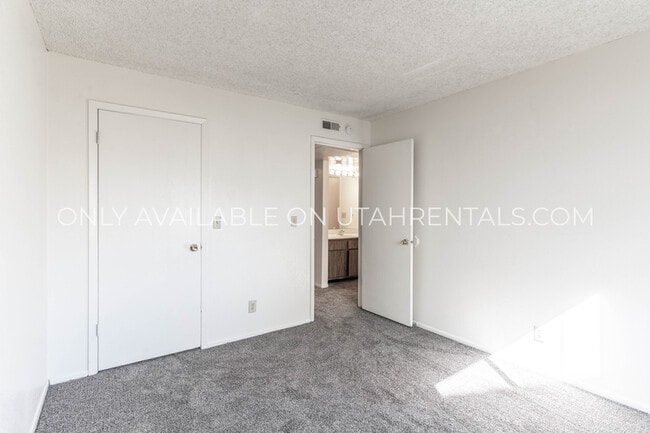 Building Photo - 2416 E 6895 S