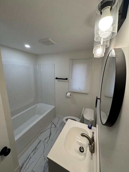 Building Photo - 40 Alburn Dr