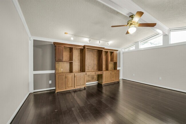Building Photo - 5147 Beechnut St