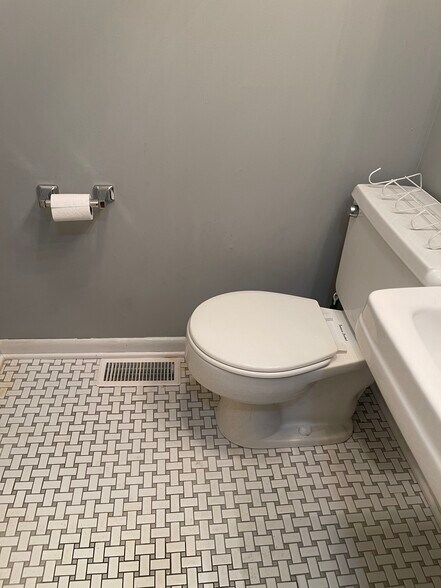 Powder Room - 560 S 3rd St