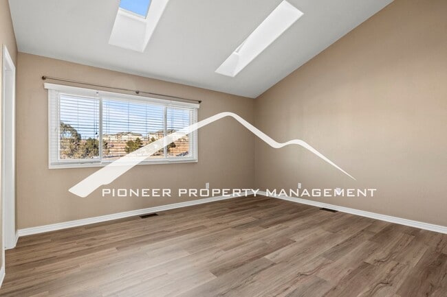 Building Photo - 3020 Mirage Dr