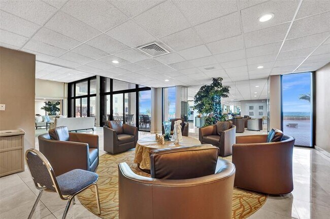 Building Photo - 1149 Hillsboro Mile