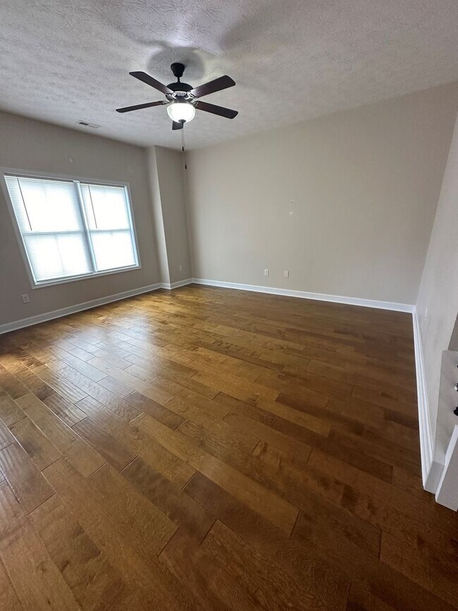 Building Photo - Townhouse for Rent in Cedar Point