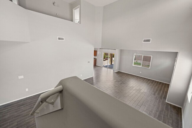 Building Photo - Beautiful 3 Bedroom with Den Home in Sagua...