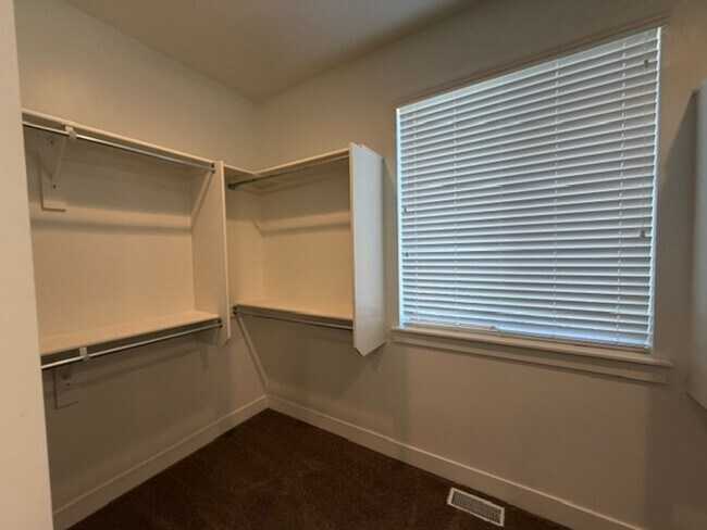 Building Photo - PRIMARY SUITE ON MAIN in a Beautiful Herriman House
