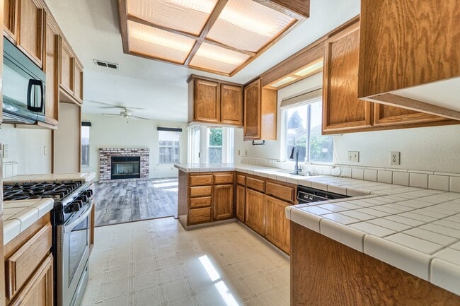 Building Photo - Spacious 4-Bedroom Home Near Happy Park