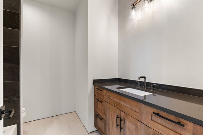 Building Photo - 98 S Carbon Rivet Ave