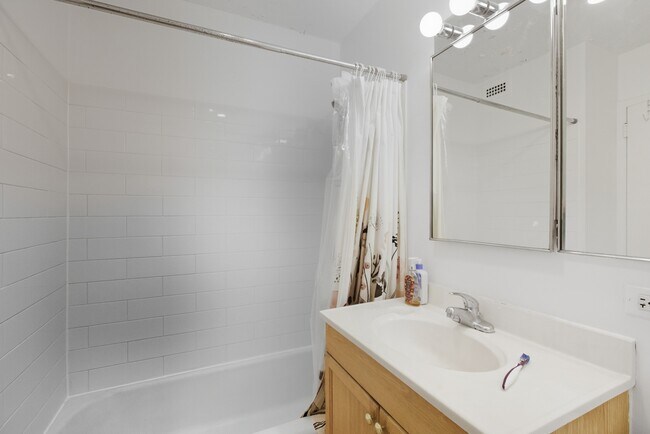 Building Photo - 1355 N Sandburg-303DD