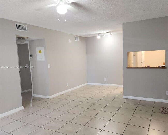 Primary Photo - 3776 N University Dr