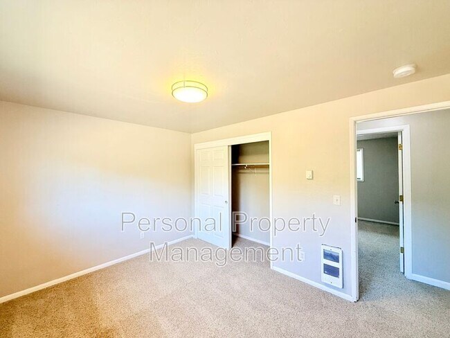 Building Photo - 15204 SE 2nd Cir