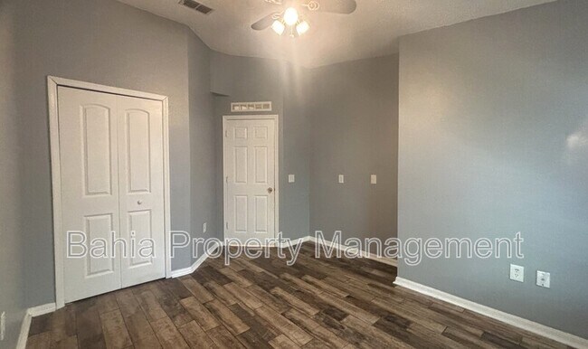 Building Photo - 10827 Laxton St