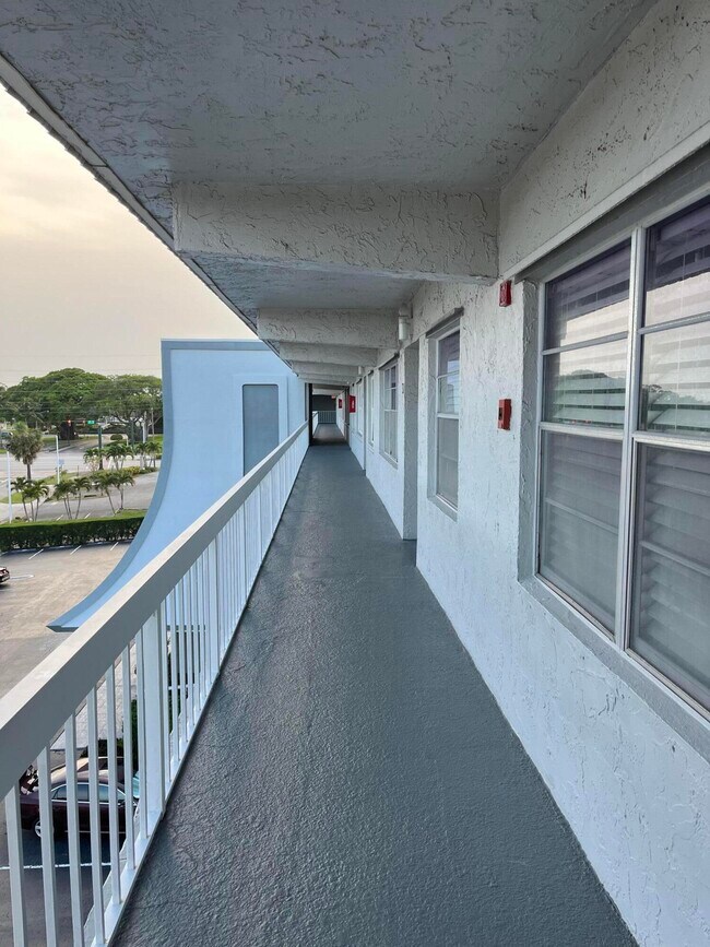 Building Photo - 155 Yacht Club Dr