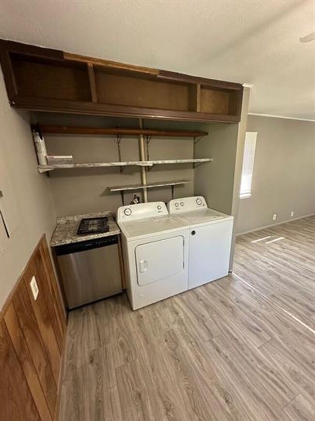 Building Photo - 1102 N Lincoln Ave