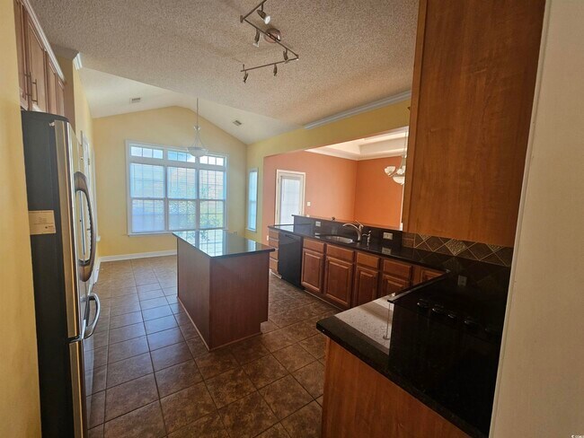 Building Photo - 1011 Hillsdale