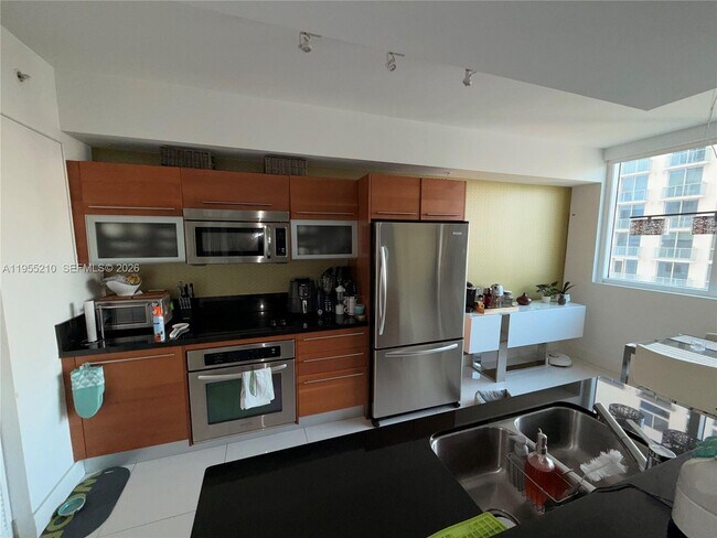 Building Photo - 253 NE 2nd St