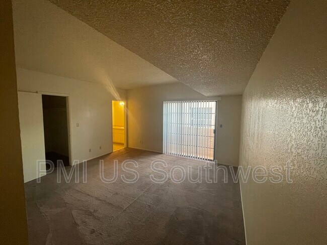 Building Photo - 424 Anna Cir