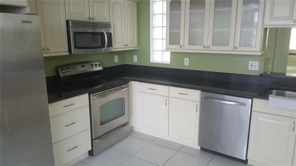 Building Photo - 4908 SW 151st Ave