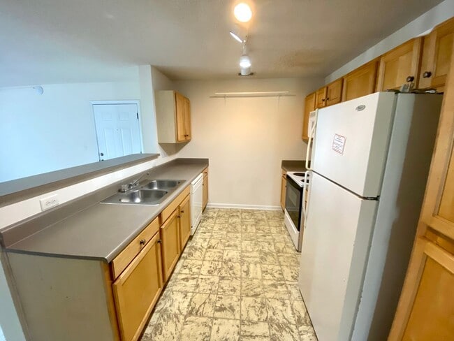 Building Photo - 1301 Harts Ridge Dr