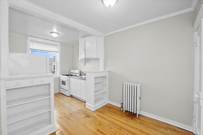 Building Photo - 411 Beloit Ave