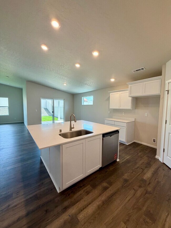 Building Photo - Beautiful & Brand New- 4 bed, 2 bath w/Quartz Countertops & Fenced Yard