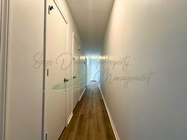 Building Photo - BEAUTIFULLY UPDATED 5 BED/ 3 BATH HOME WITH OVERSIZED GARAGE