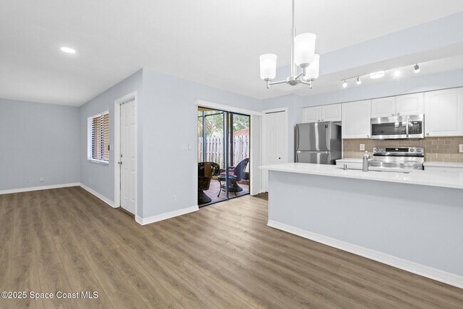 Building Photo - 8753 Live Oak Ct