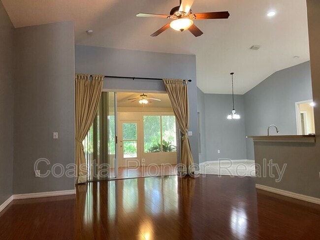 Building Photo - 10542 San Travaso Dr