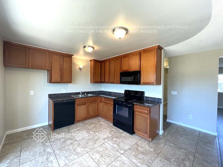 Building Photo - 518 Trumpeter Dr