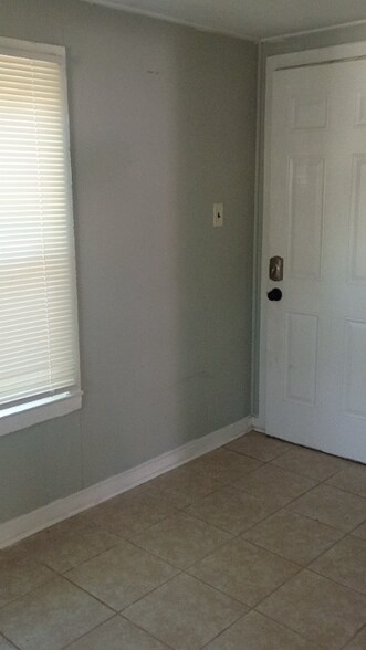 Building Photo - 3566 McKenzie Dr