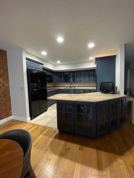 Building Photo - 69 Harbour Close