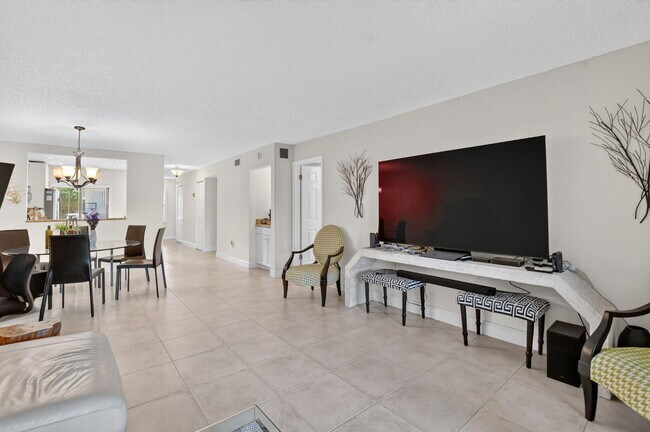 Building Photo - 21211 Lago Cir