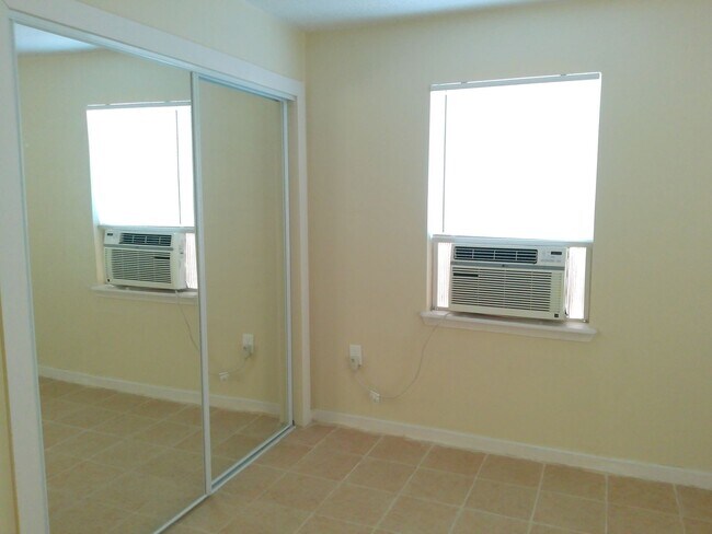 Building Photo - 749 Westchester Dr