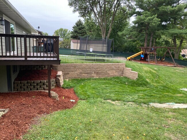 Building Photo - 14860 Upper 55th St N