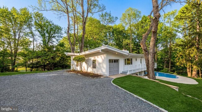 Building Photo - 10903 Beach Mill Rd