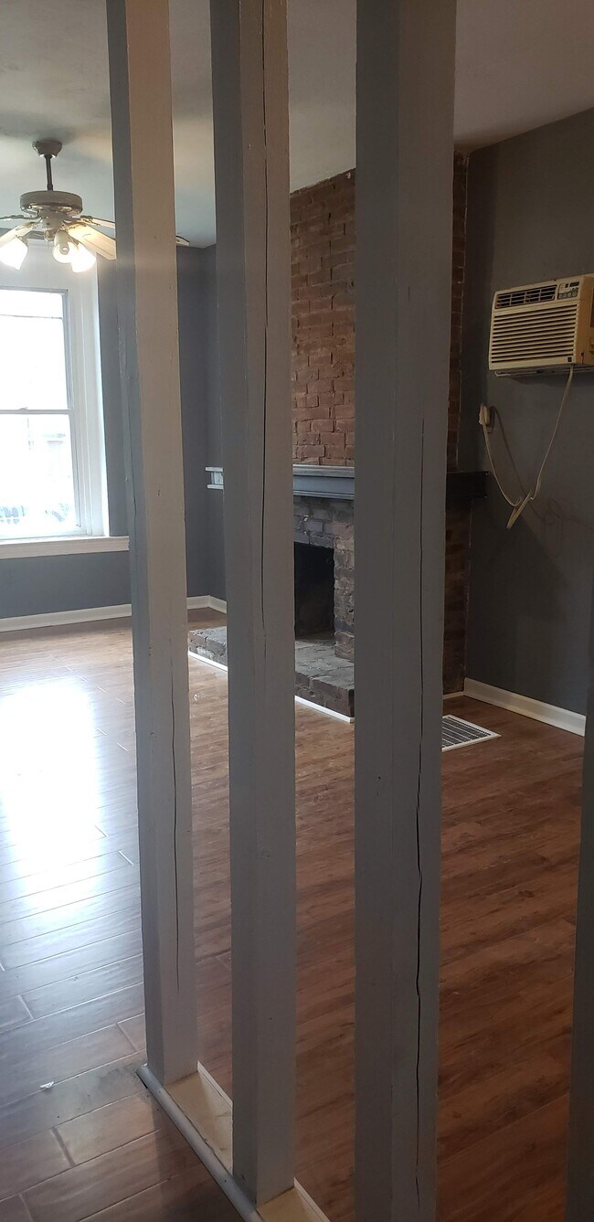 Building Photo - 120 S Graham St