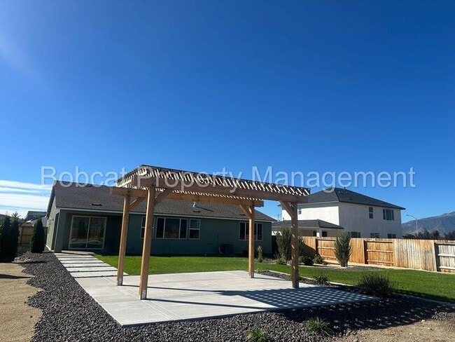 Building Photo - 1204 Spur Wy