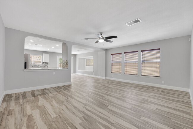 Building Photo - Immaculate Single-Story Home with Modern U...