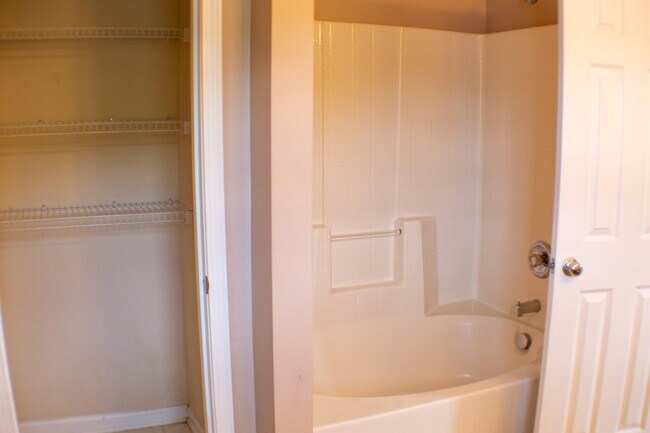 Building Photo - 5145 Mabe Dr