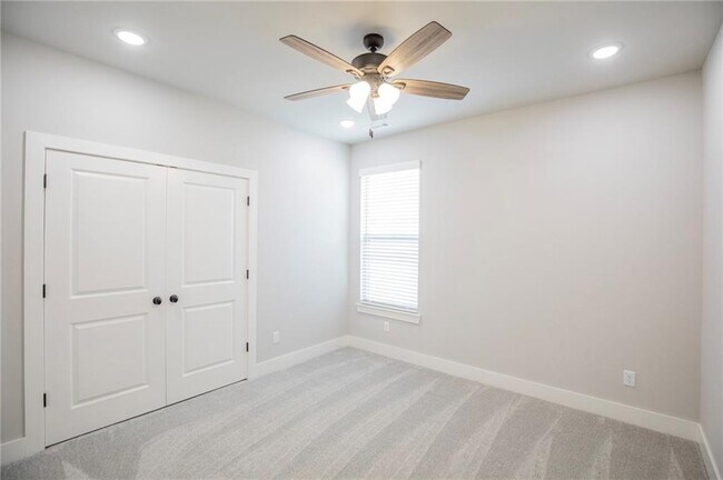 Building Photo - 7843 Range Ave