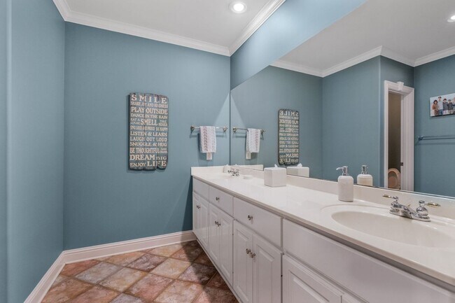 Building Photo - Princeton Hills Fully Furnished