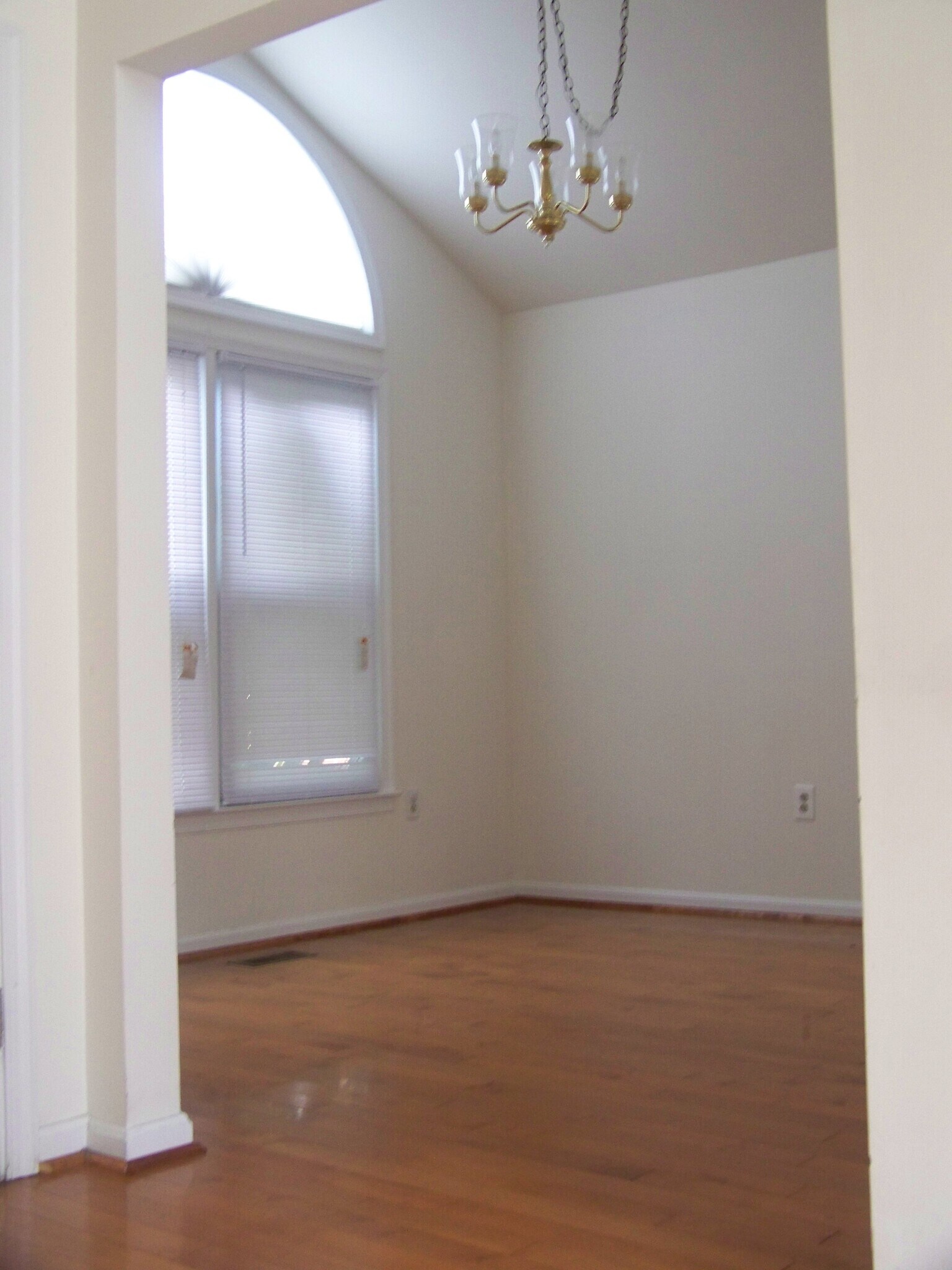 Building Photo - 14208 Greenview Dr