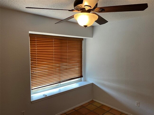 Building Photo - 8102 Treehouse Ln