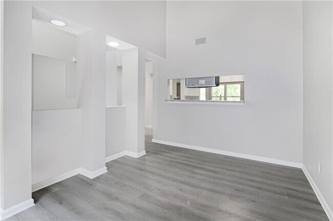 Building Photo - 204 Ivy Green Ln SE