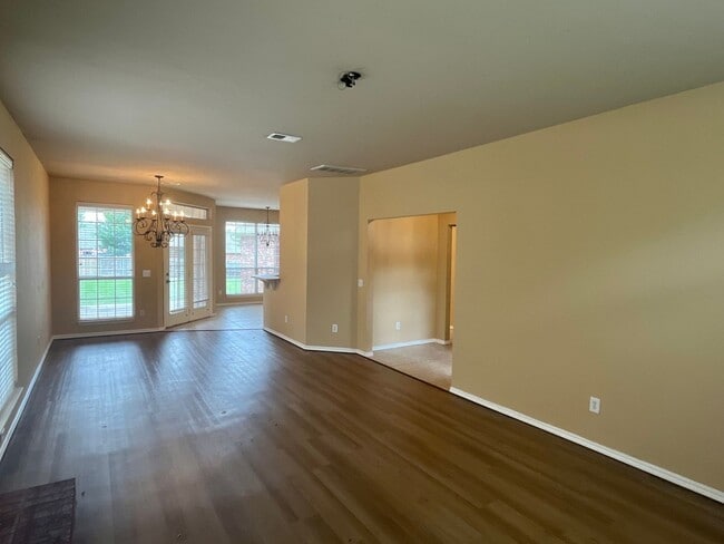 Building Photo - Gorgeous 3 Bed 2 Bath In Edmond